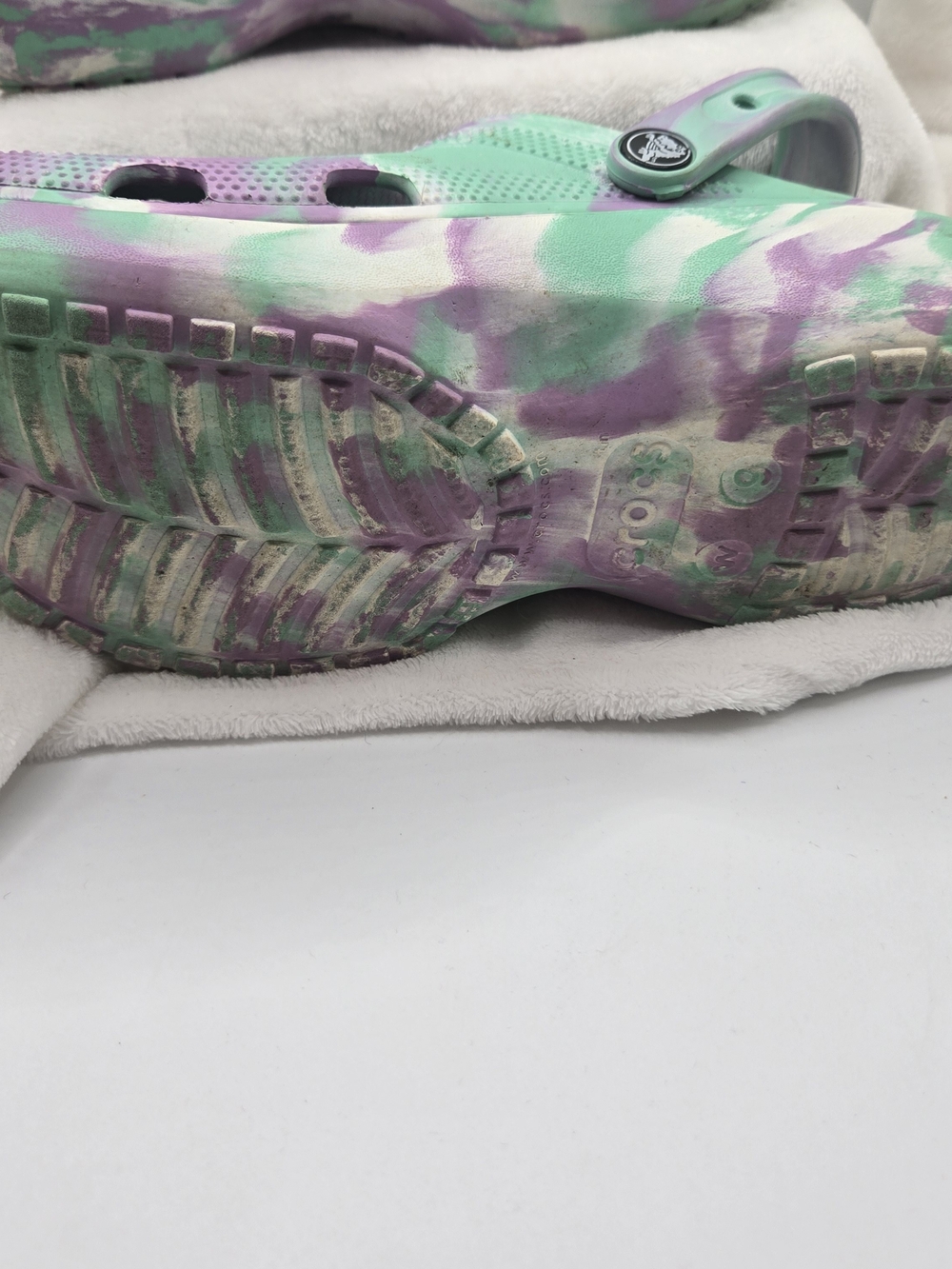 Tie-Dye Crocs Size 9 in Mint & Lavender - Picture 2 of 5